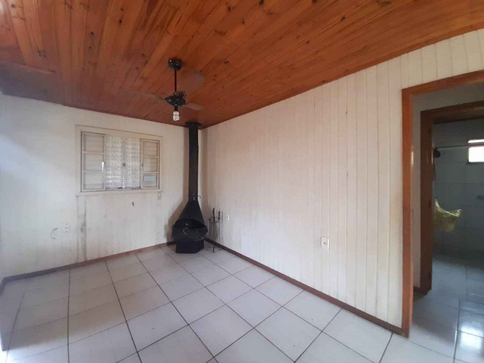 Casa com 2 dormitórios e amplo terreno à venda – 294m²