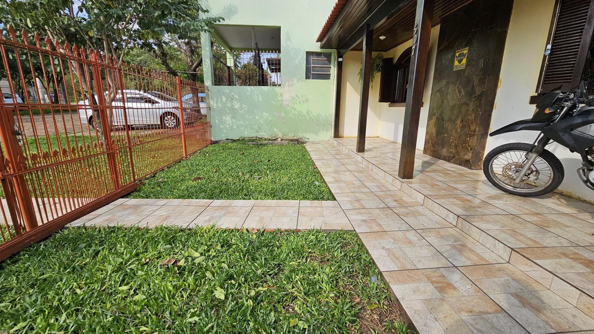 Casa à Venda em Bairro Tranquilo