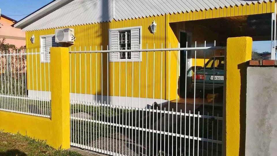 Casa com 2 dormitórios e amplo terreno à venda – 294m²