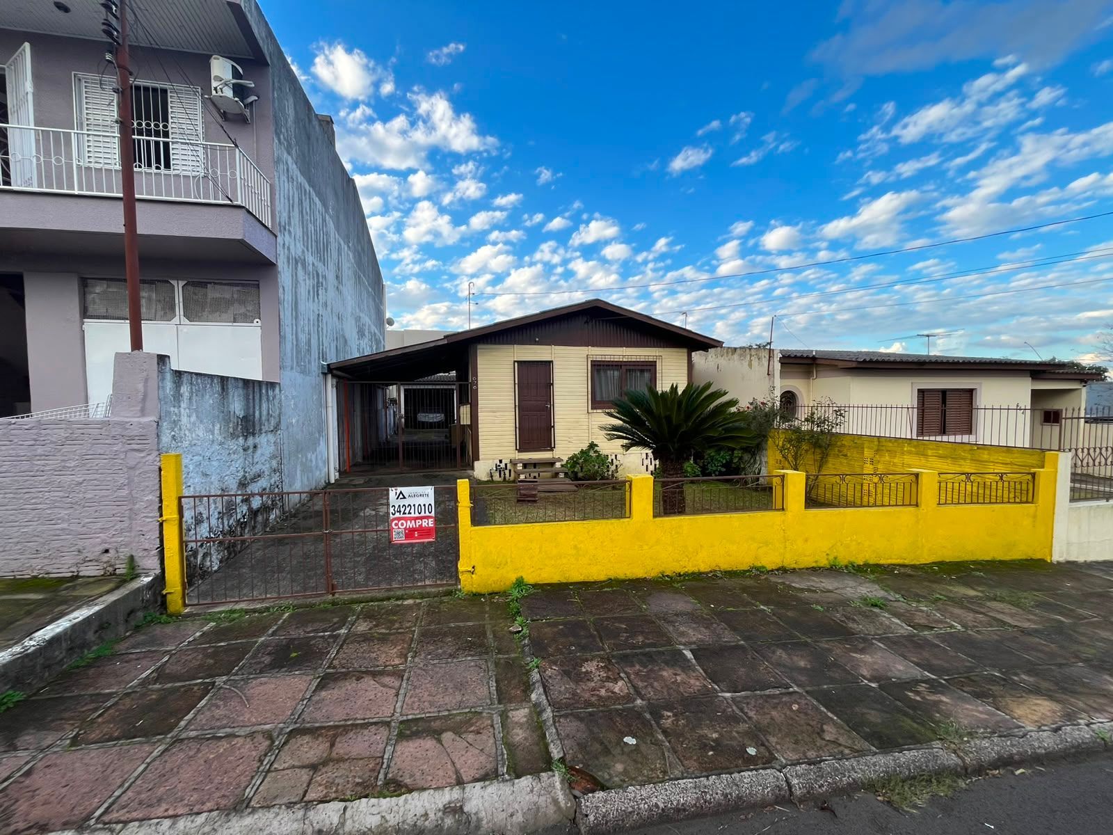 Casa à venda com 4 dormitórios e garagem imobiliária alegret - foto 1