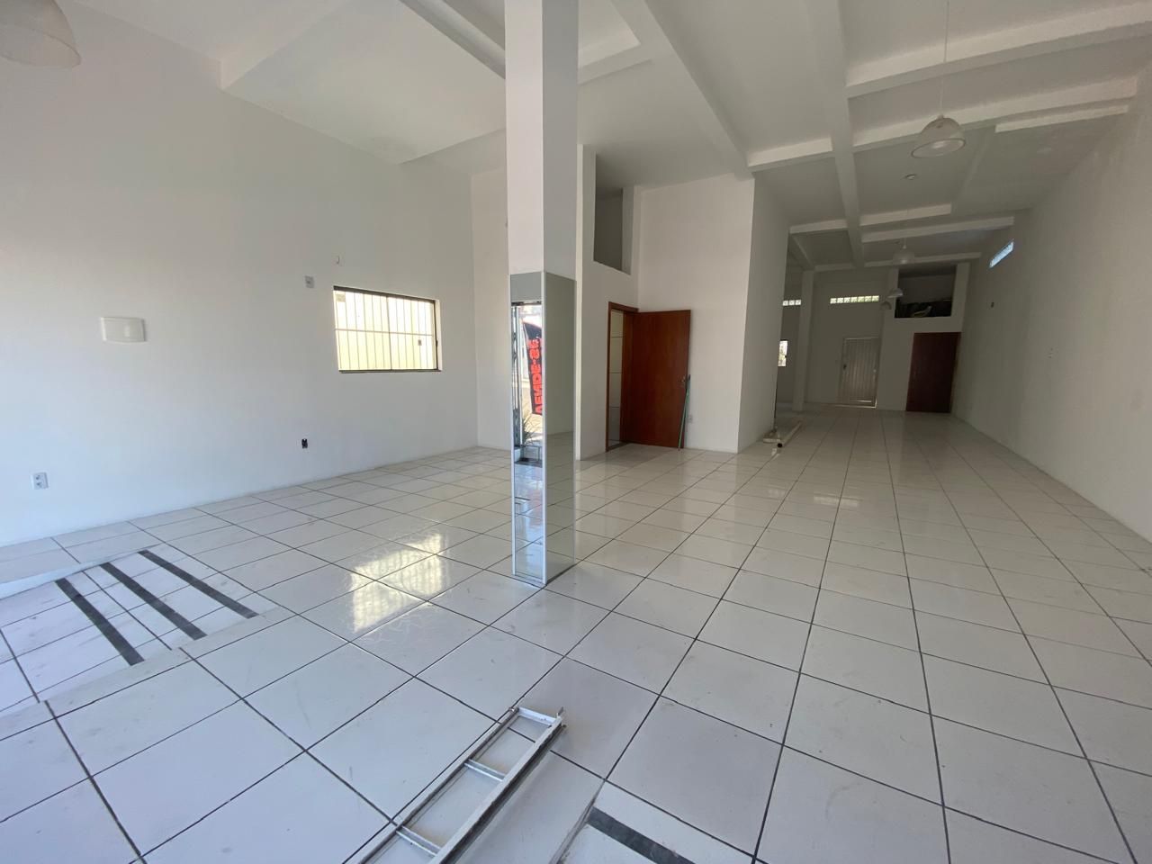 Sala-Conjunto, 200 m² - Foto 1
