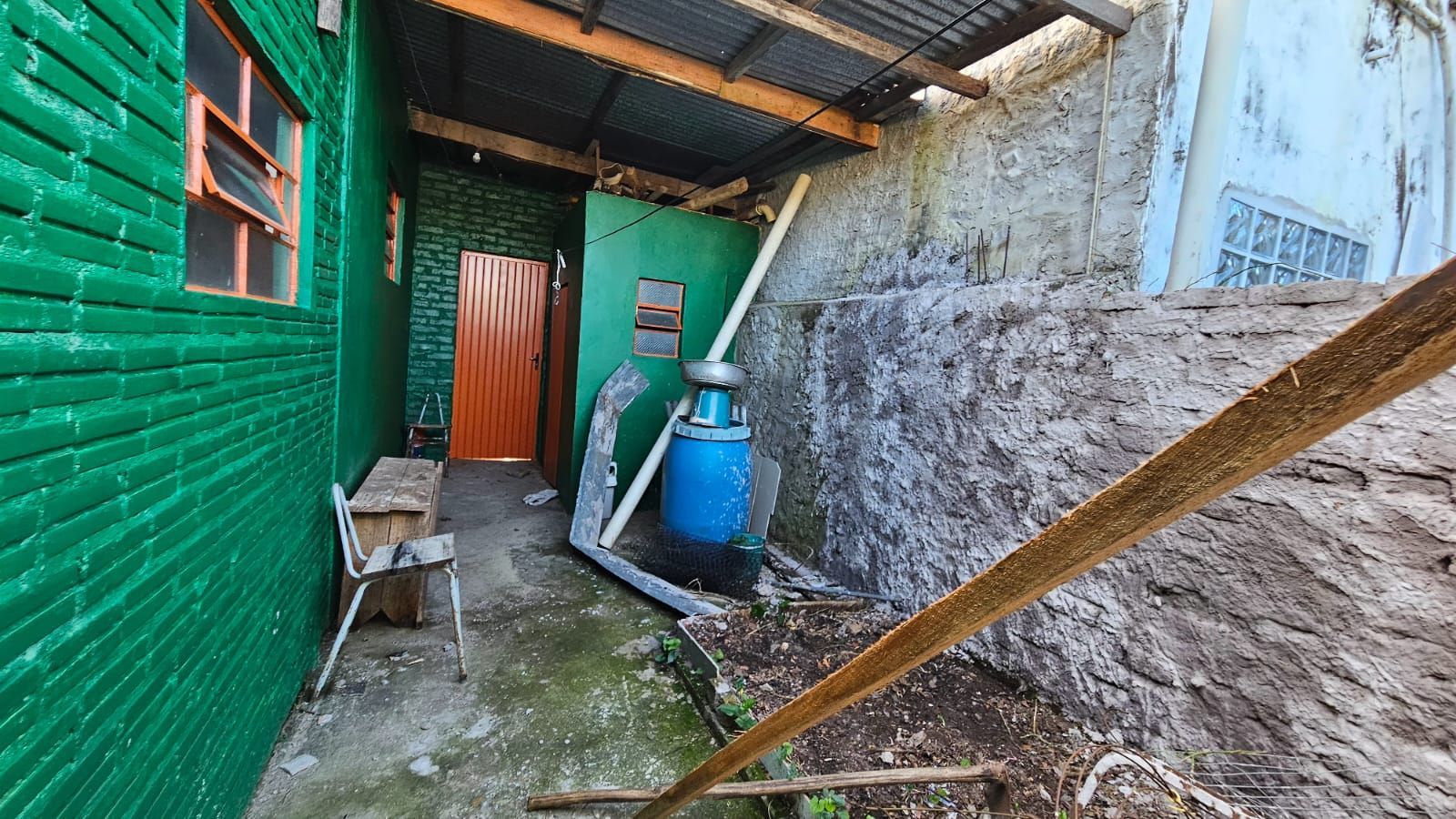 Casa Ampla para venda com Espaço para Ponto Comercial + Casa Adicional para Rend