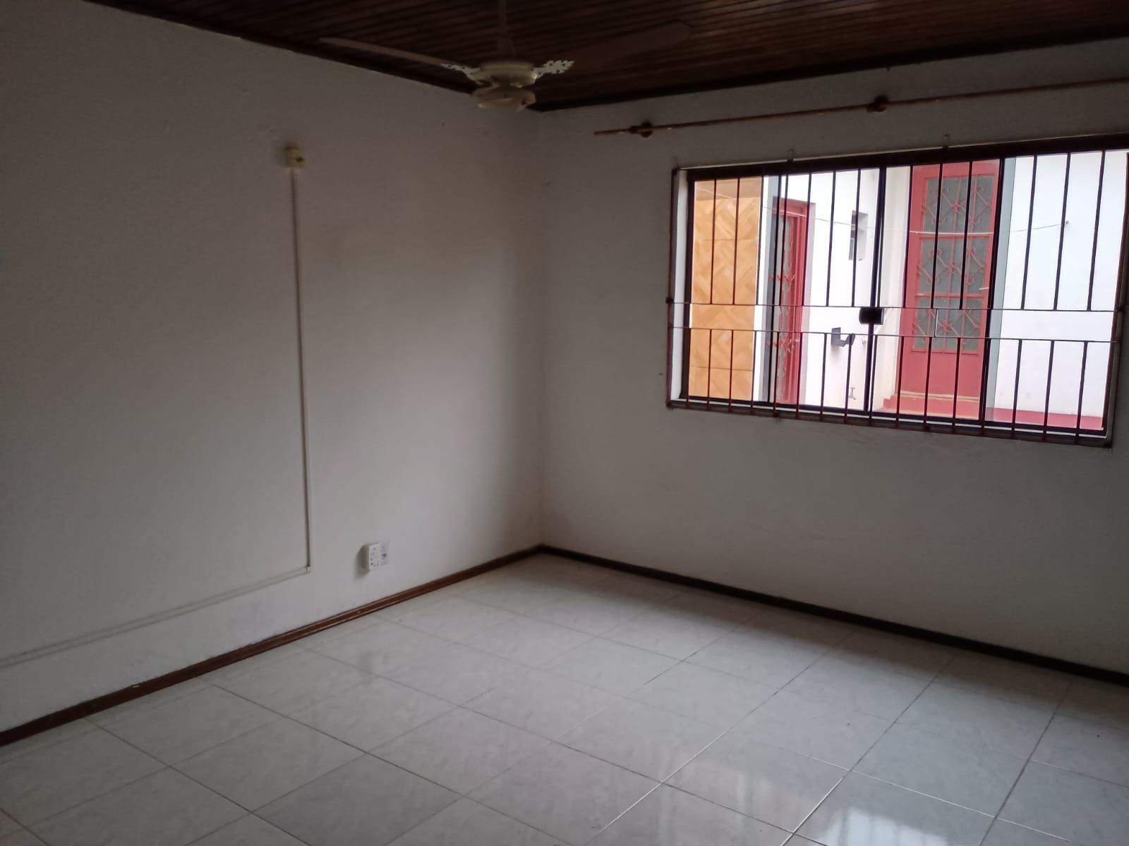 Casa ampla à venda na vila inês – 3 dormitórios, lareira e c