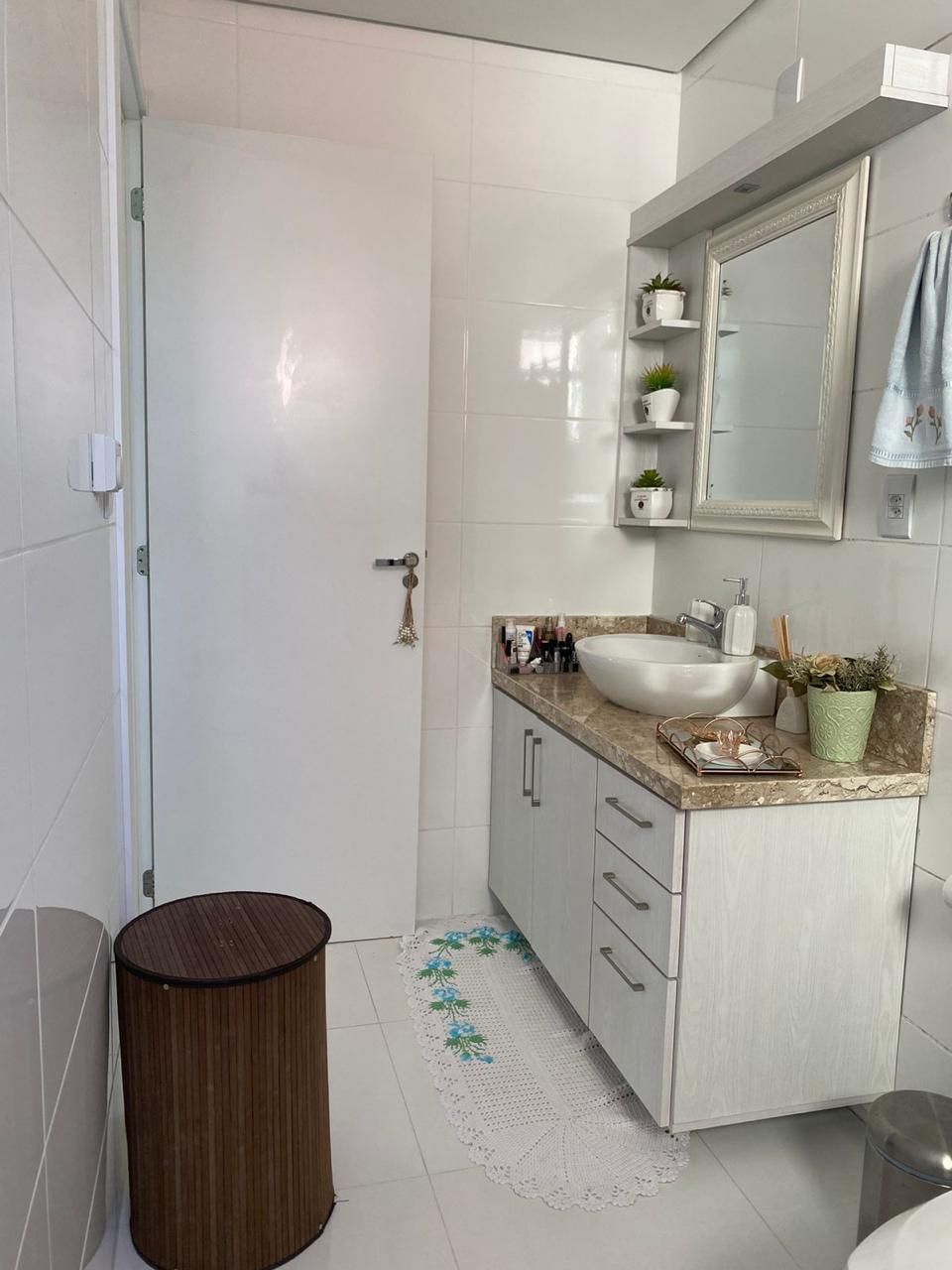 Apartamento à Venda no Bairro Ibirapuitã – 2 Quartos, Suíte e Garagem
