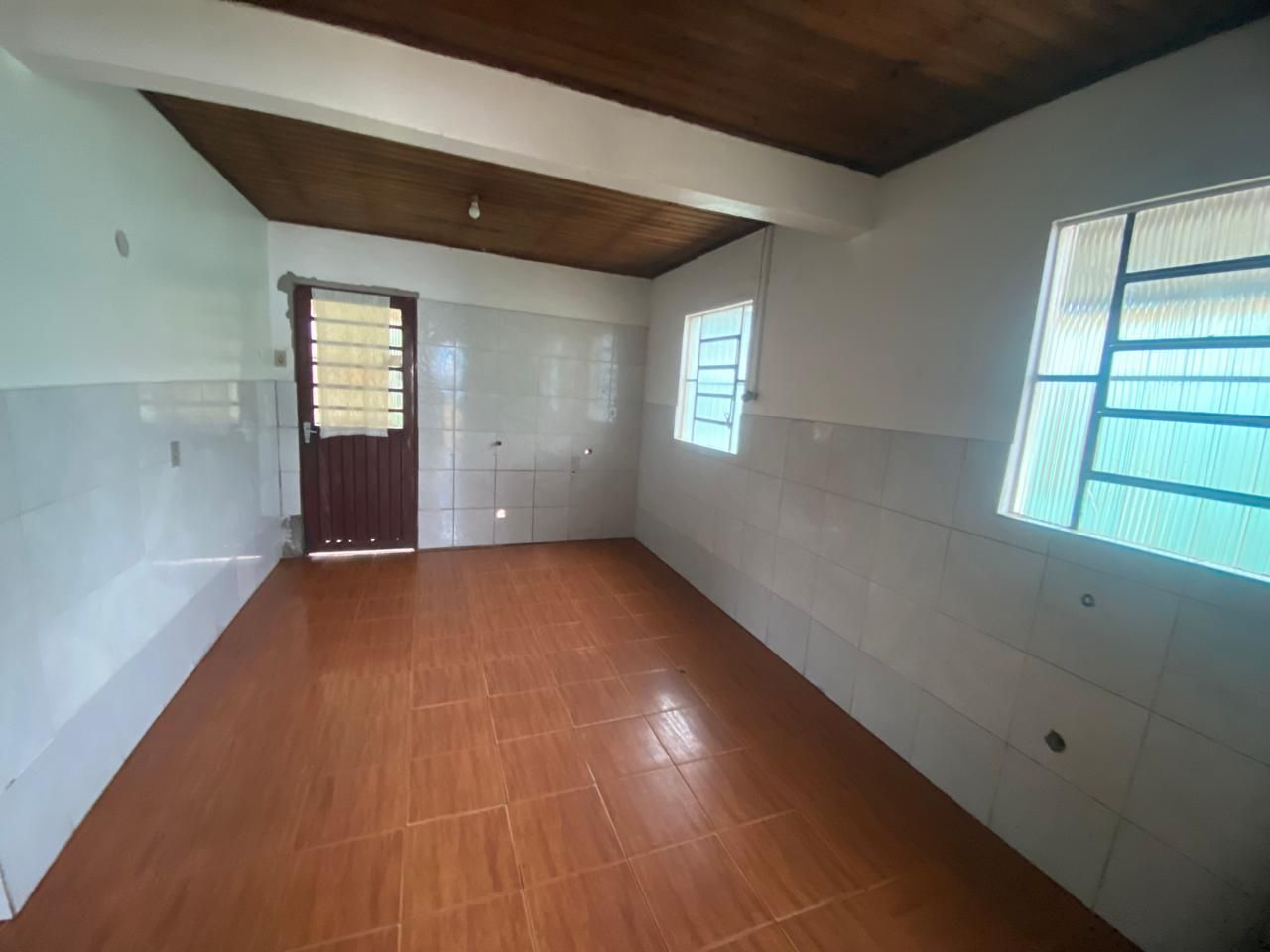 Casa para locação com 2 dormitórios, pátio e garagem - foto 3