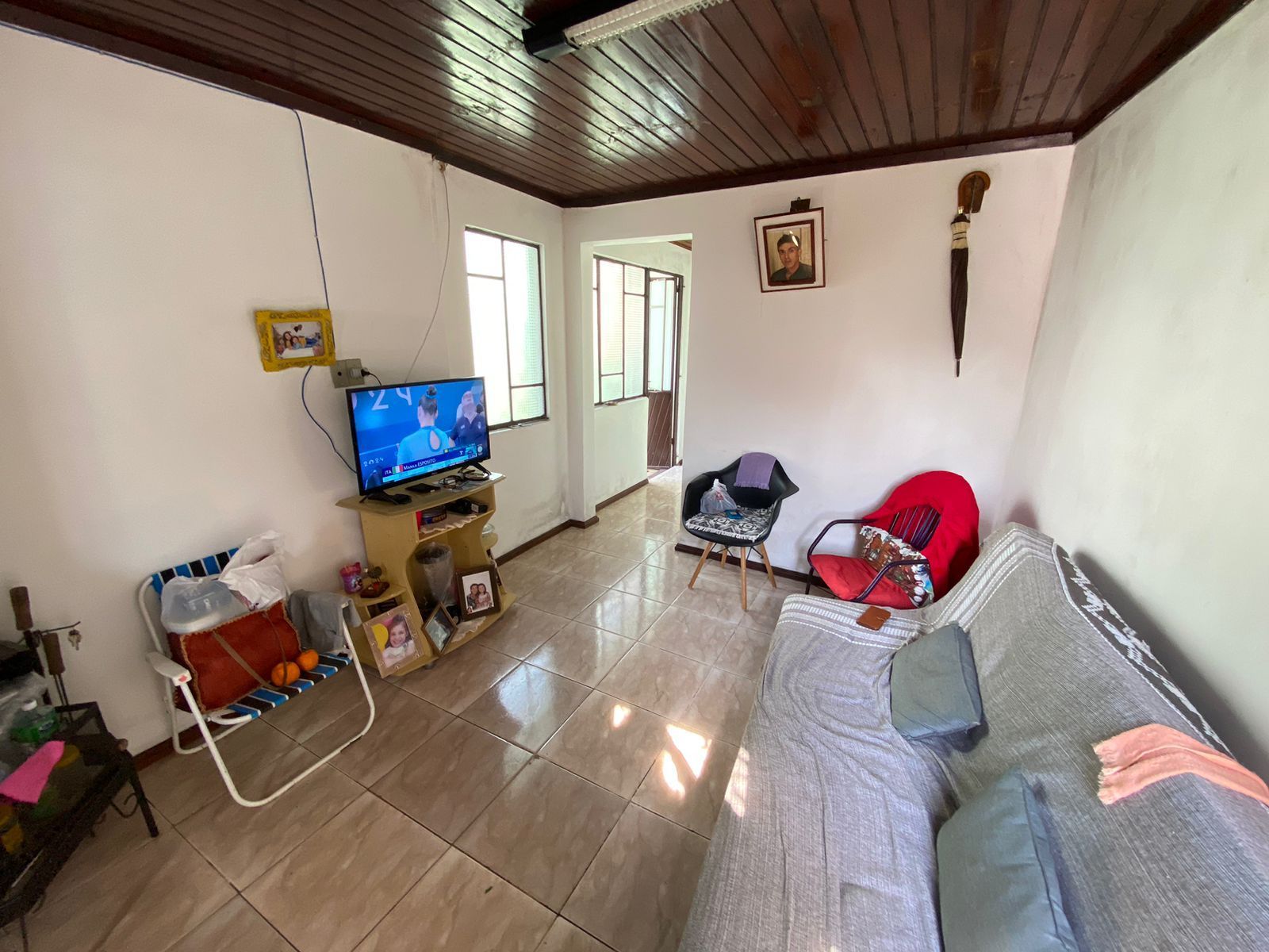 Casa à Venda Próxima ao Centro com 2 Dormitórios, 2 Banheiros e Pátio