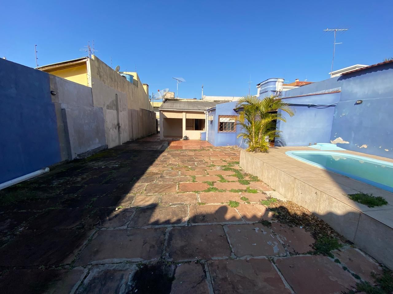 Casa para venda de 3 quartos com garagem e piscina