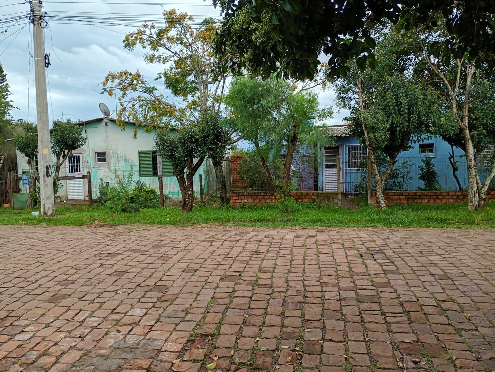 Duas casas no mesmo terreno à venda – ótima oportunidade!