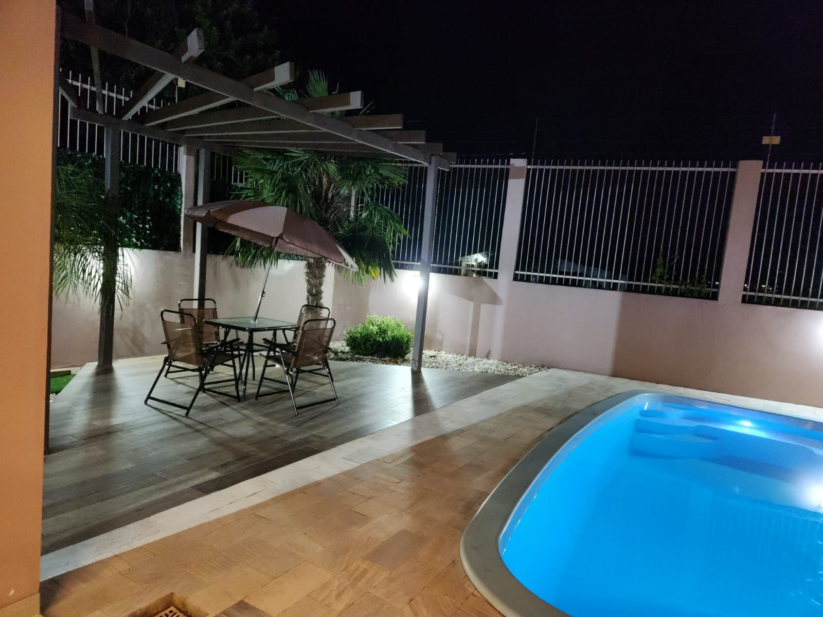 Casa a venda com 4 quartos e piscina além de posição solar p