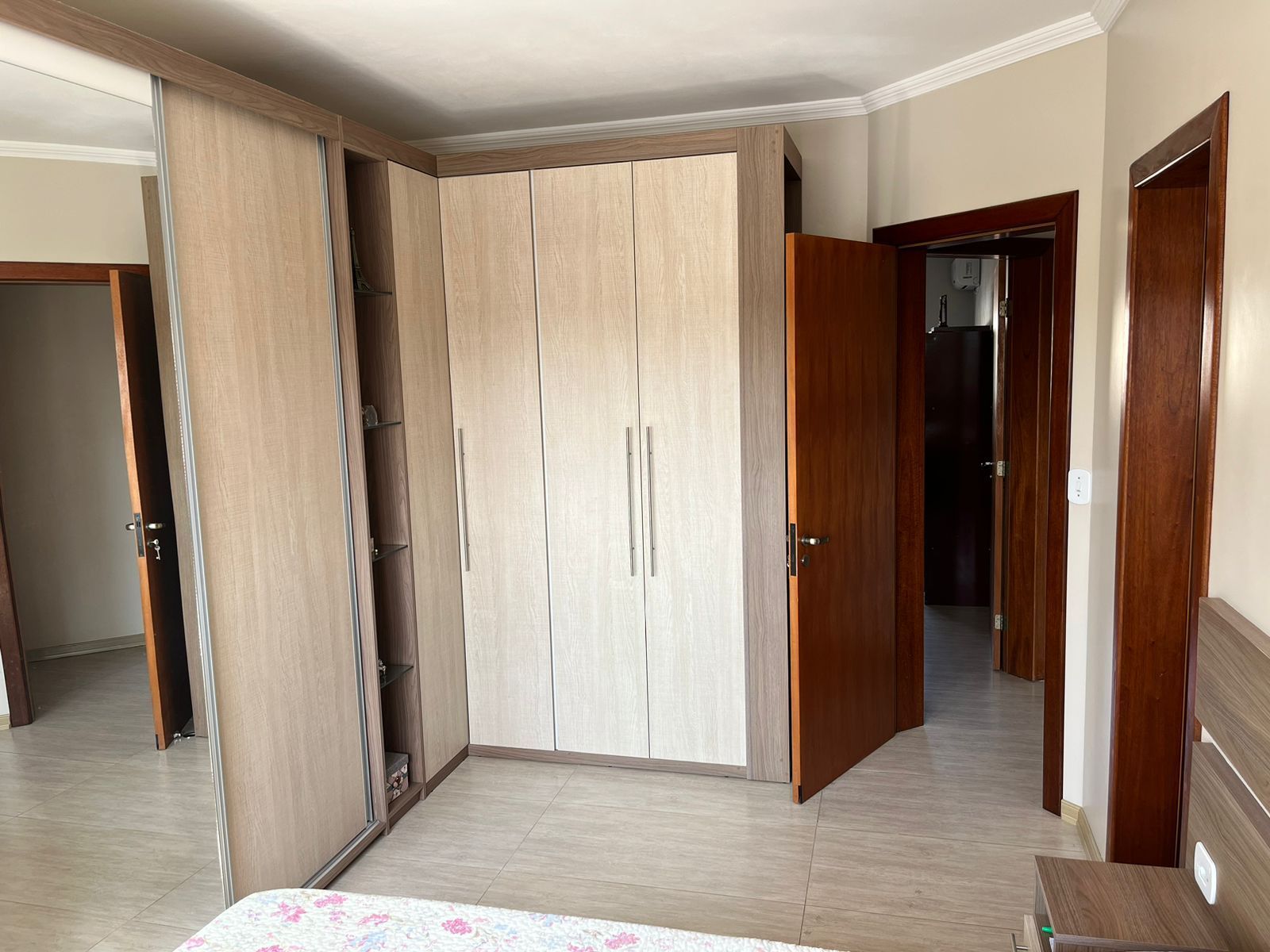 Casa a venda com 4 quartos e piscina além de posição solar p