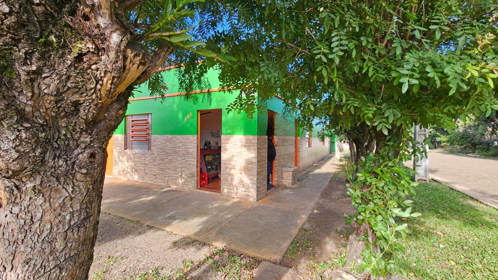 Casa Ampla para venda com Espaço para Ponto Comercial + Casa Adicional para Rend