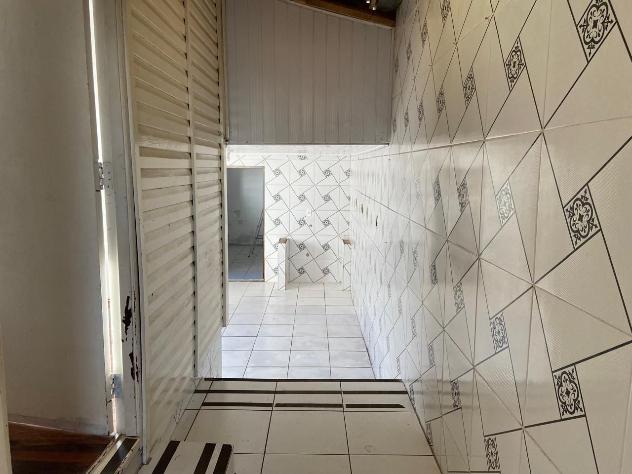 Casa com 4 Dormitórios à venda, 270 m² por R$ 280.000,00 Casa com 4 Dormitórios à venda, 270 m² por R$ 280.000,00
