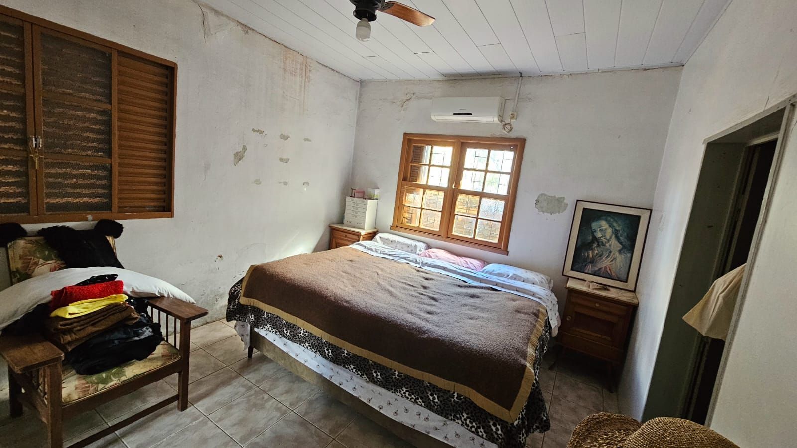 Casa à Venda no Centro: Ampla Residência com Pátio