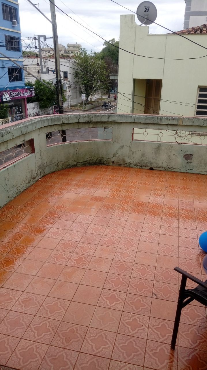 Casa com 4 Dormitórios à venda, por R$ 1.600.000,00 Casa com 4 Dormitórios à venda, por R$ 1.600.000,00