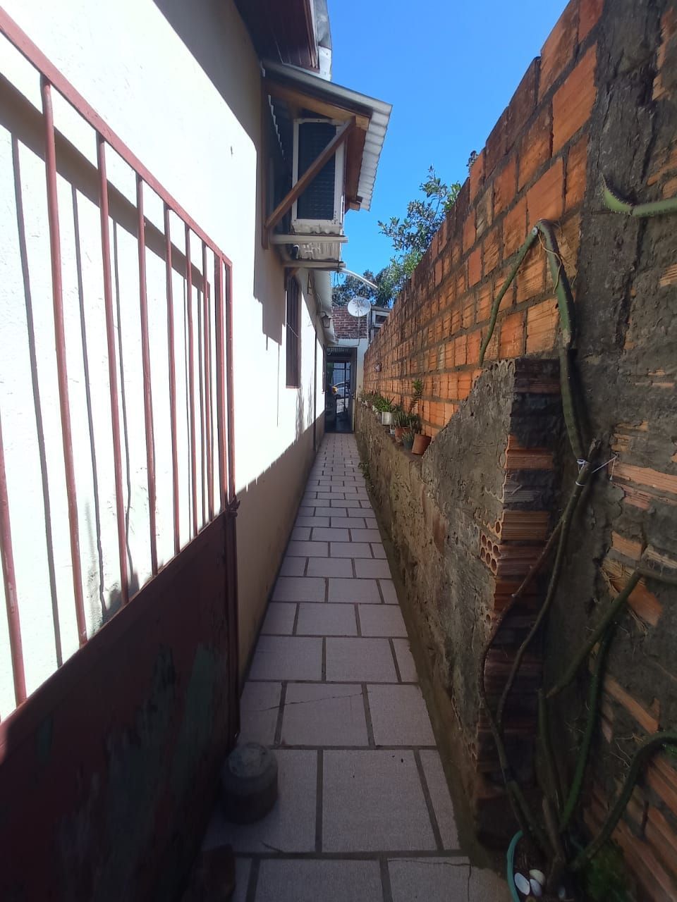 Casa com 3 Dormitórios à venda, por R$ 260.000,00 Casa com 3 Dormitórios à venda, por R$ 260.000,00