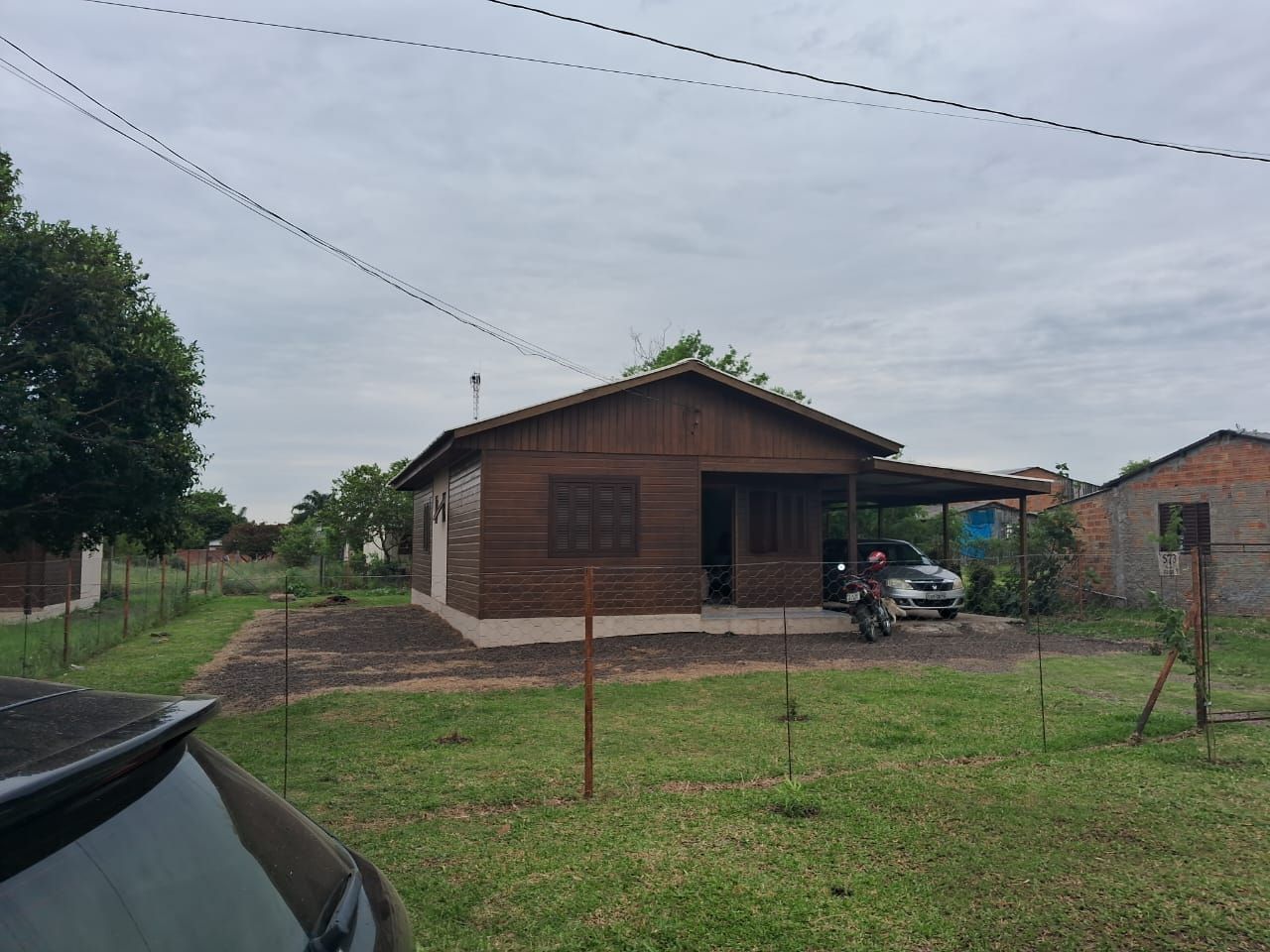 Casa à Venda no Bairro Favila - 2 Dormitórios, Pátio e Garagem