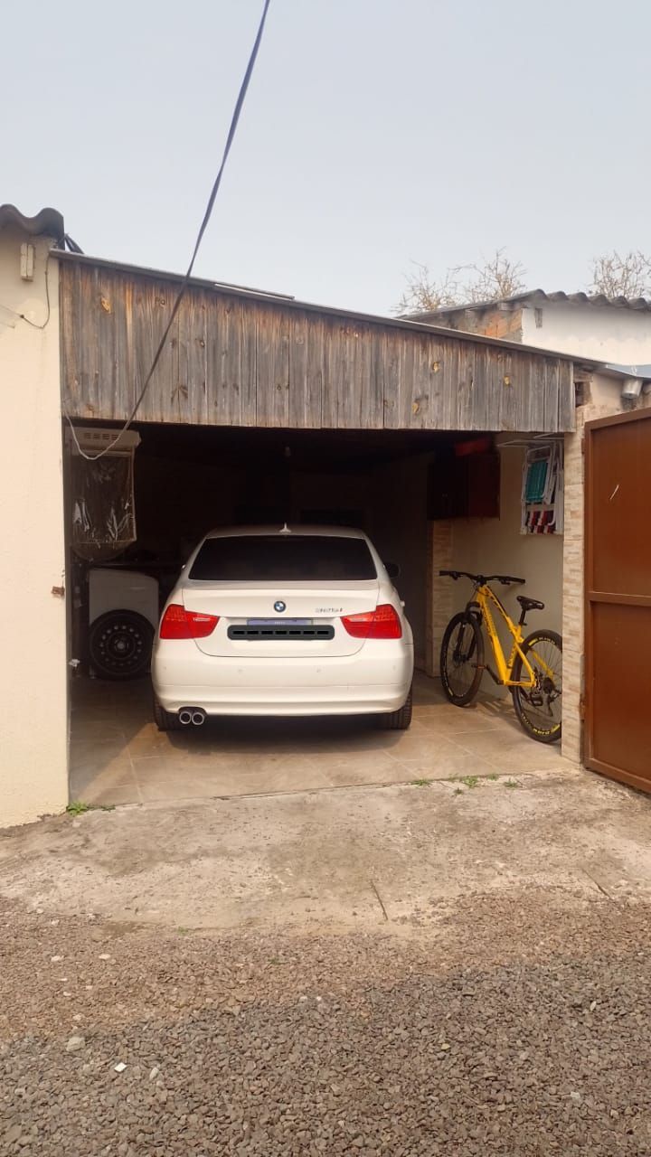 Casa à venda com 3 dormitórios e amplo espaço interno!