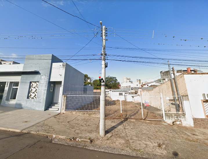 Espaçosa Sala Comercial Coberta com Dois Banheiros e Amplo Pátio