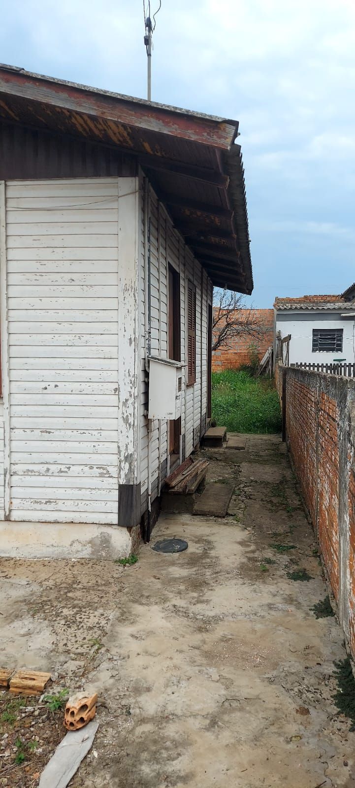 Casa com 2 Dormitórios à venda, 43 m² por R$ 150.000,00 Casa com 2 Dormitórios à venda, 43 m² por R$ 150.000,00