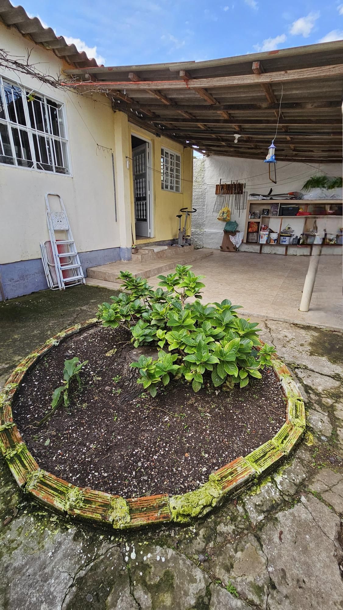 Casa à Venda em Bairro Tranquilo