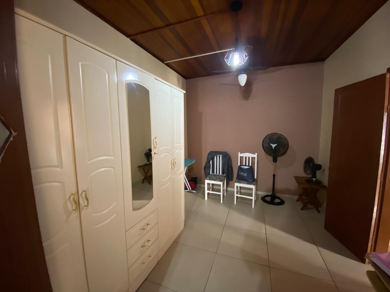 Casa para venda de 3 quartos com garagem e piscina