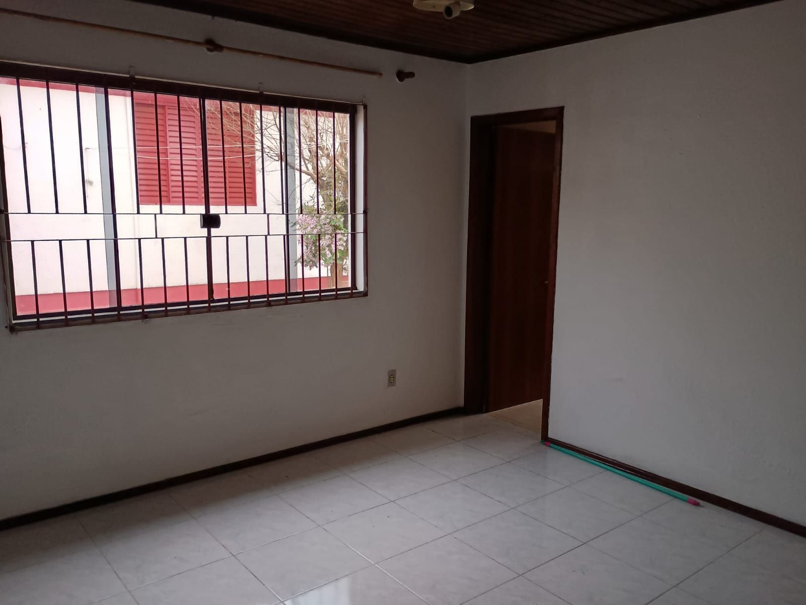 Casa ampla à venda na vila inês – 3 dormitórios, lareira e c