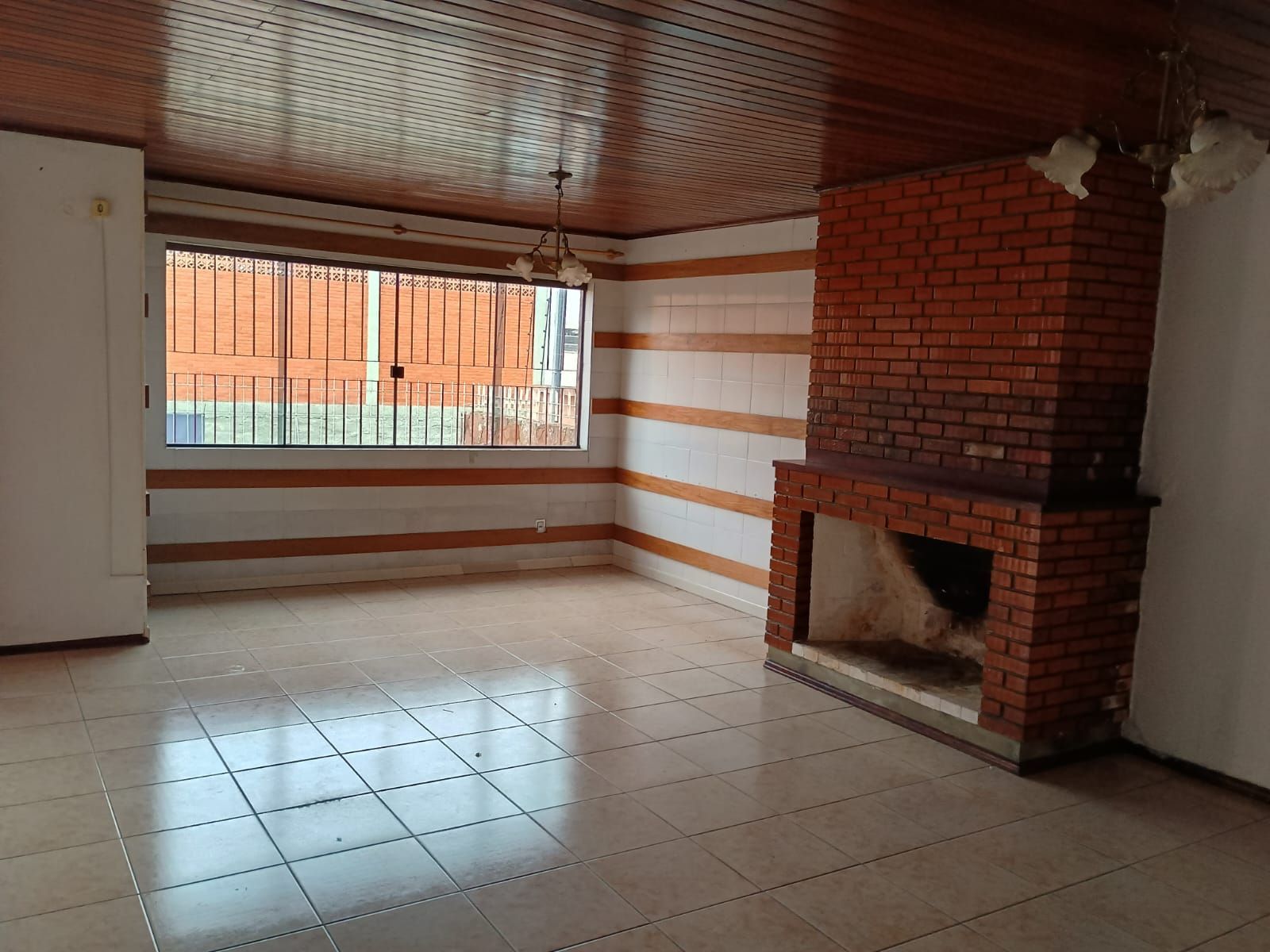 Casa ampla à venda na vila inês – 3 dormitórios, lareira e c
