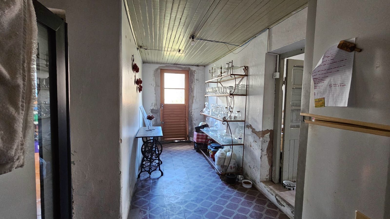 Casa à Venda no Centro: Ampla Residência com Pátio