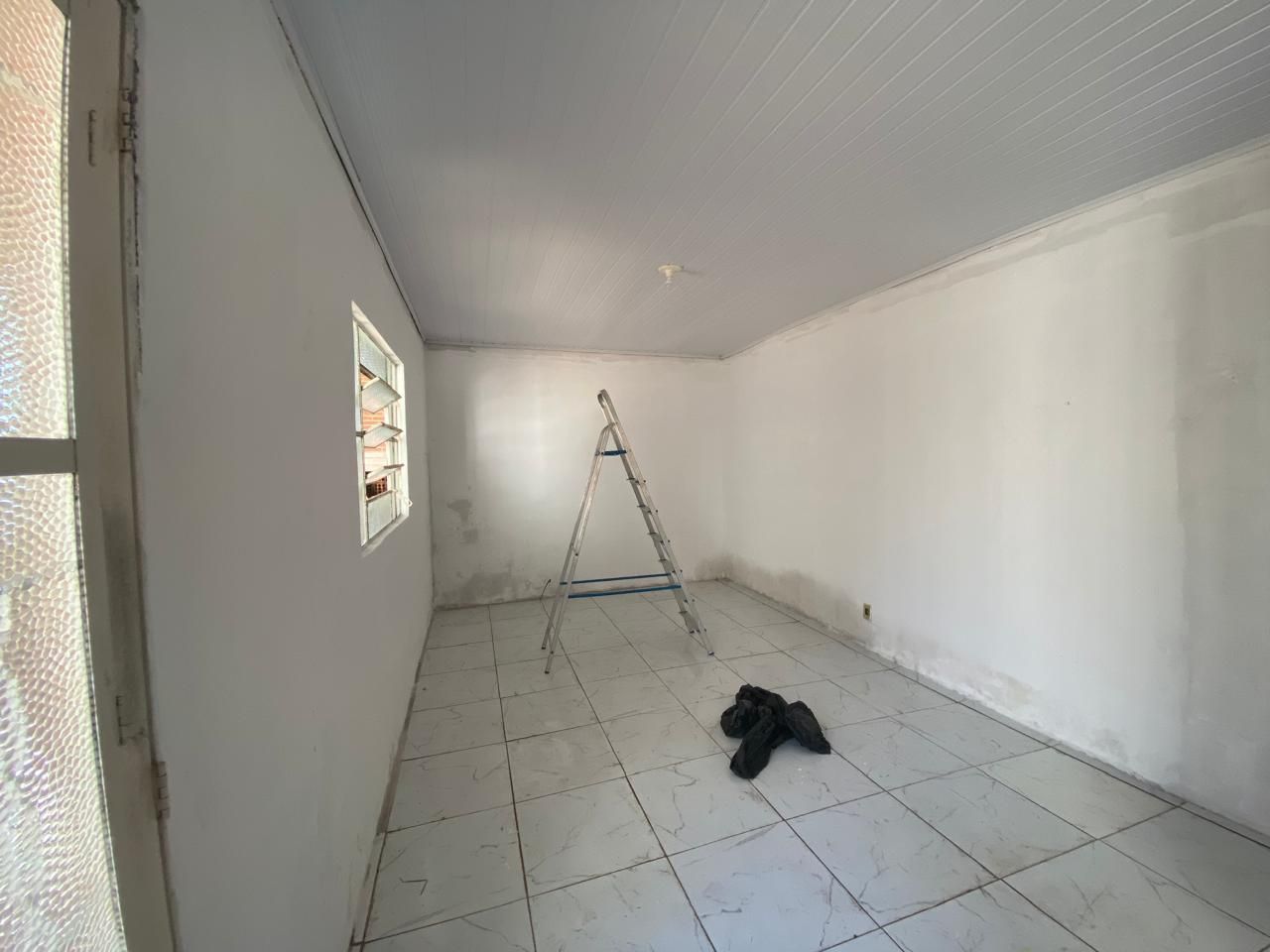 Casa à venda com 4 dormitórios, garagem e quintal em bairro 