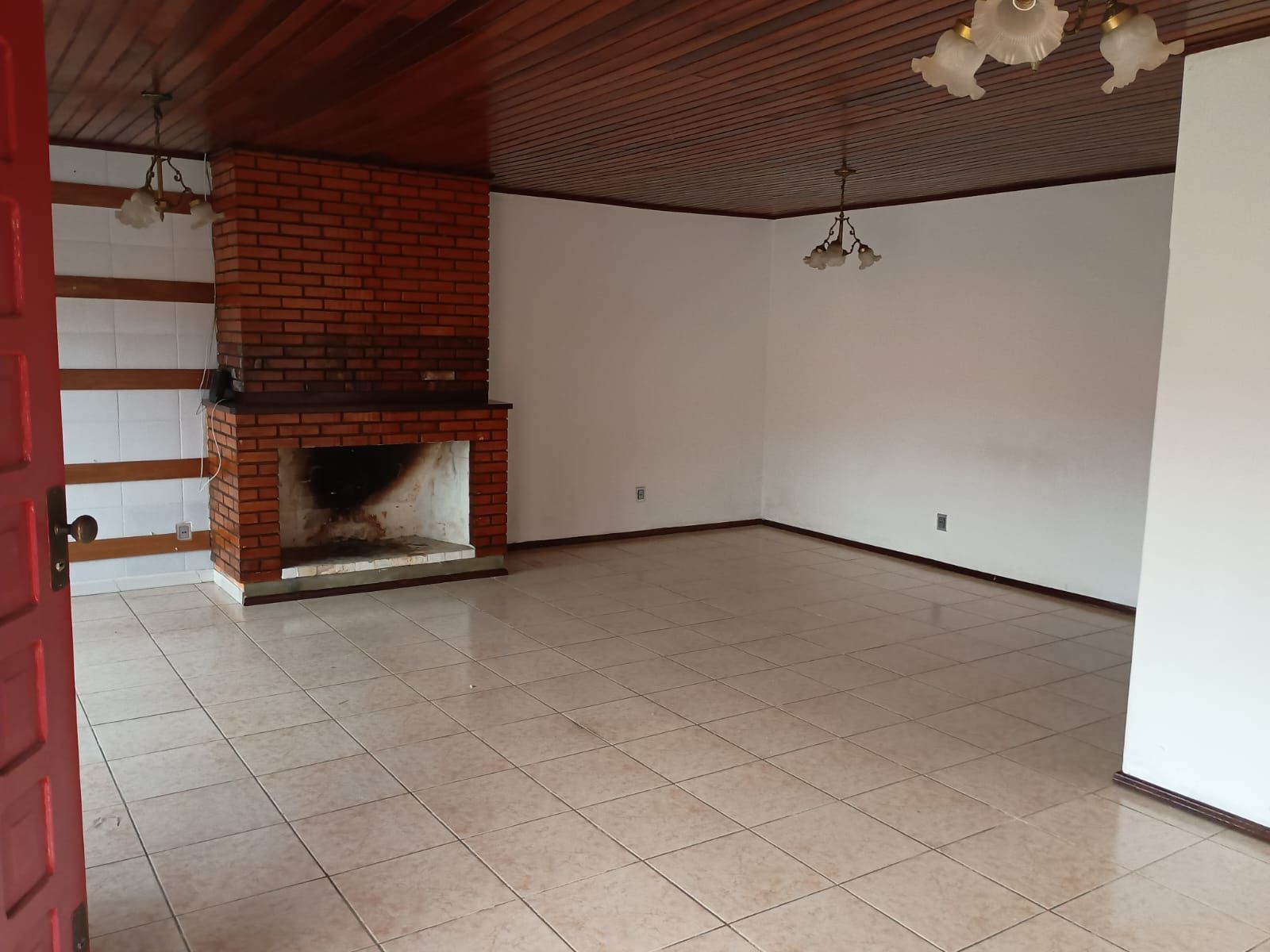 Casa ampla à venda na vila inês – 3 dormitórios, lareira e c