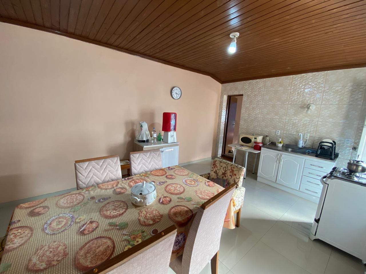 Casa para venda de 3 quartos com garagem e piscina