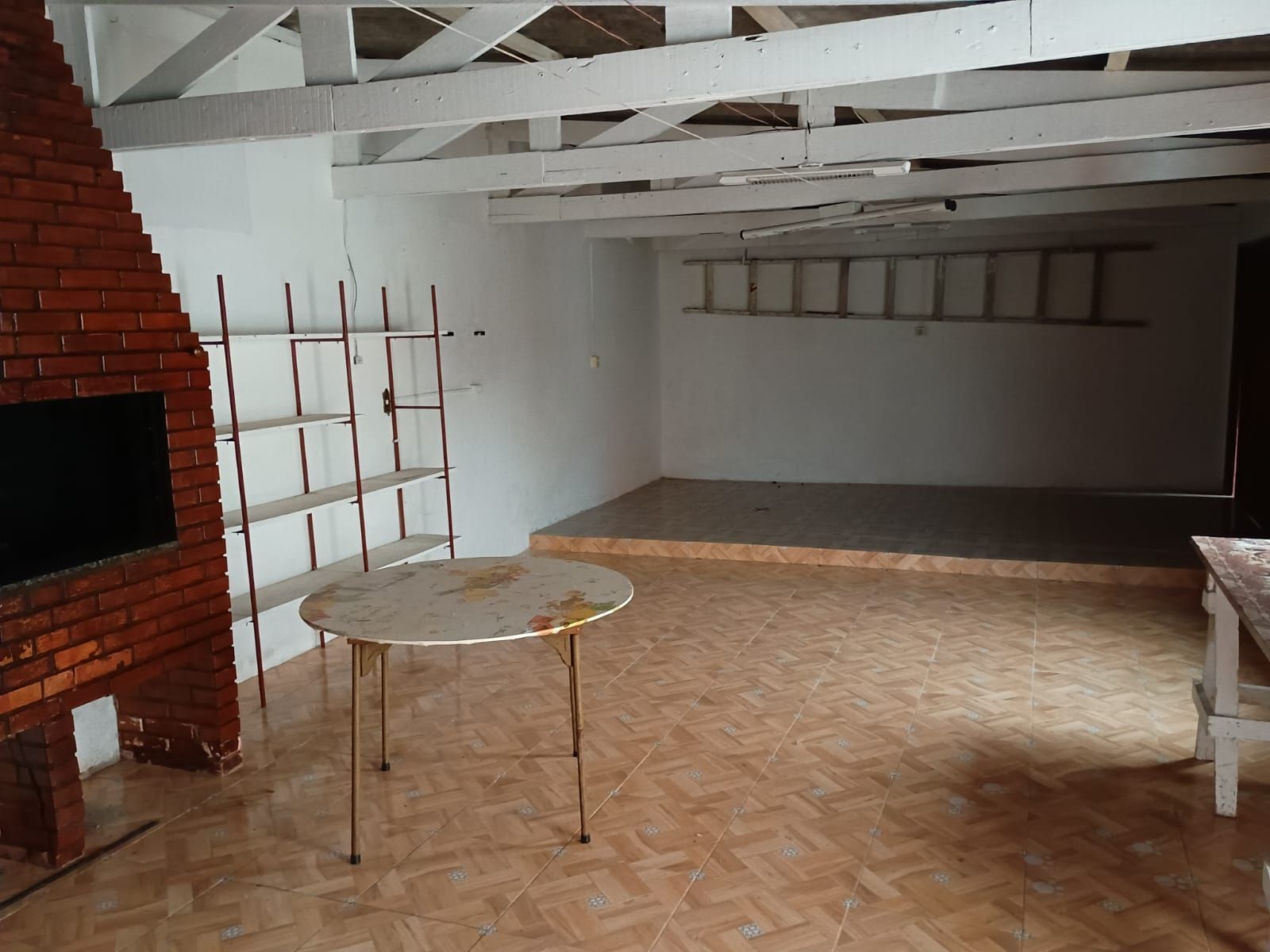 Casa ampla à venda na Vila Inês – 3 dormitórios, lareira e churrasqueira