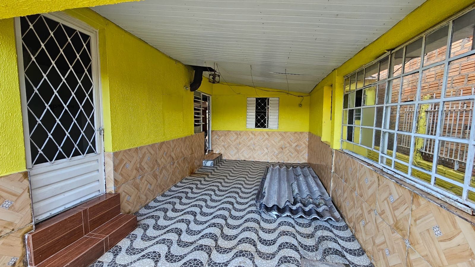 Casa para venda com 3 quartos e dois banheiros