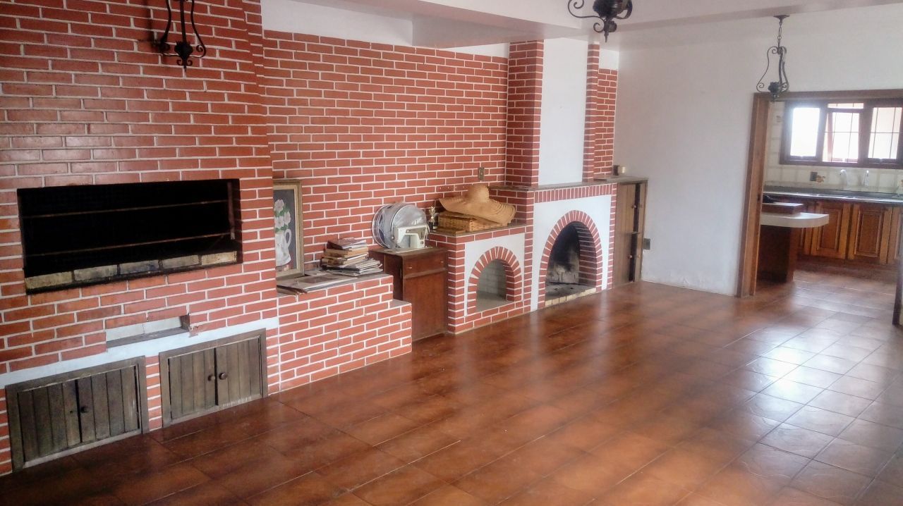 Casa à venda, 8 quartos, 1 suíte, 1 vaga, Cidade Alta - Alegrete/RS