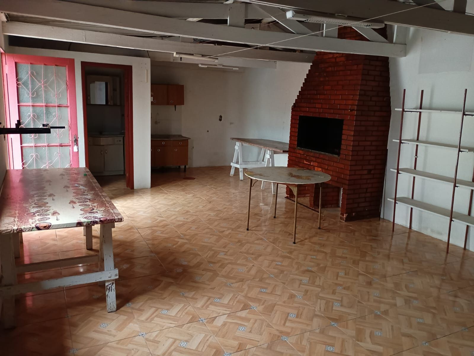 Casa ampla à venda na Vila Inês – 3 dormitórios, lareira e churrasqueira
