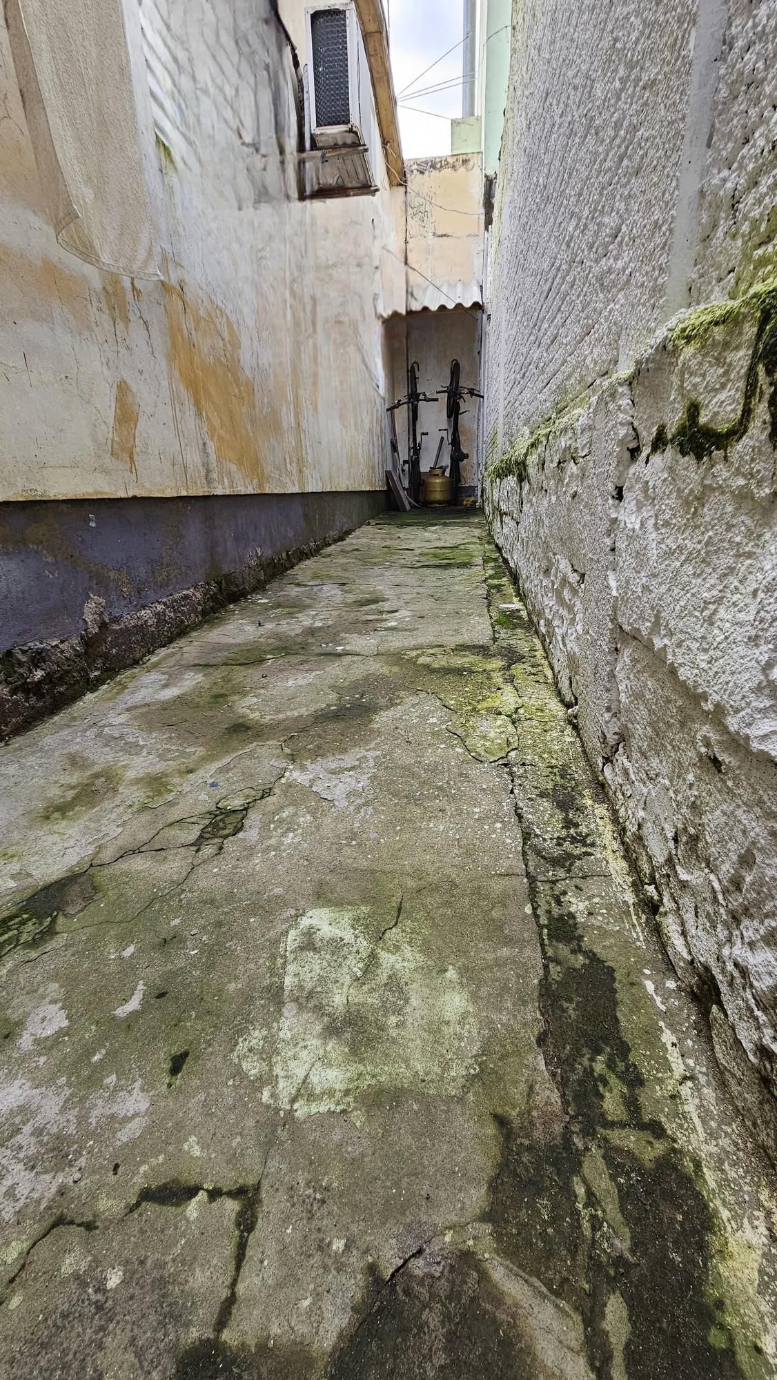 Casa à Venda em Bairro Tranquilo