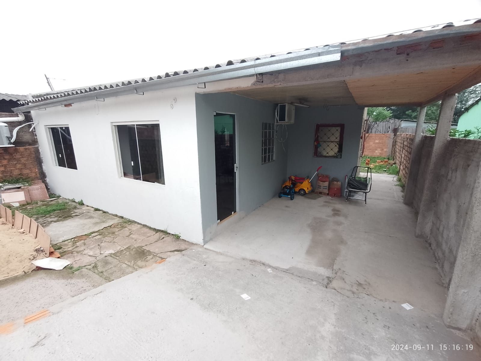 Casa de dois dormitórios para venda