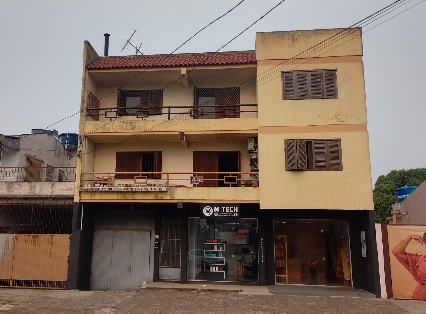 Sobrado à venda na Assis Brasil - 3 Quartos e Garagem
