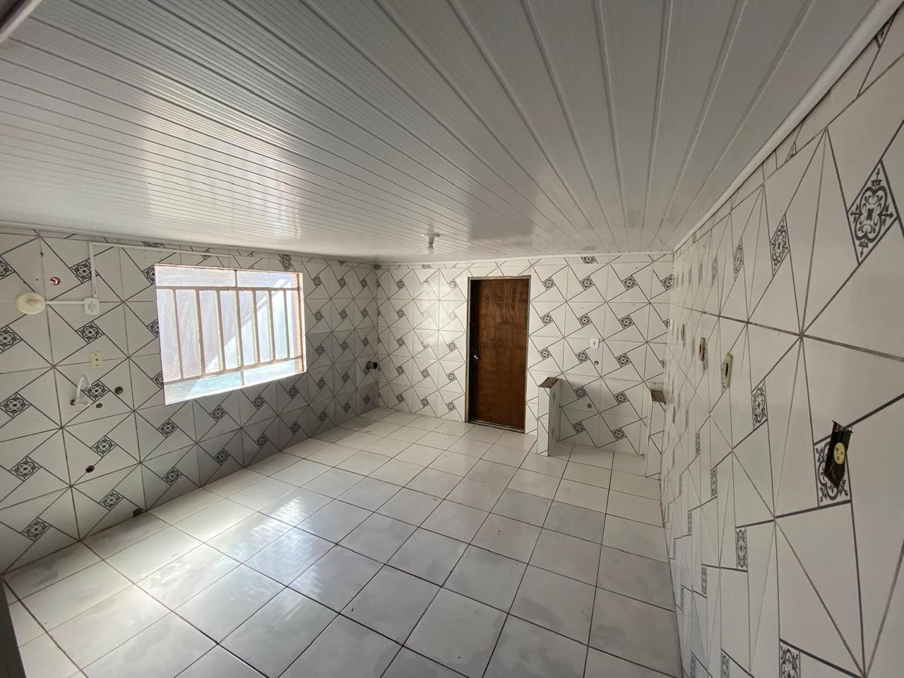 Casa à venda com 4 dormitórios, garagem e quintal em bairro 