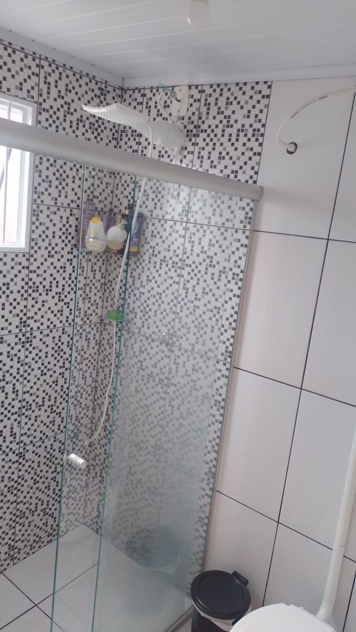 Casa à venda com 3 dormitórios e amplo espaço interno!