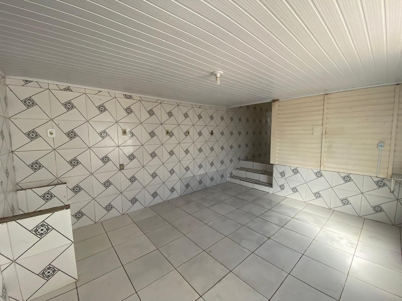 Casa à venda com 4 dormitórios, garagem e quintal em bairro 