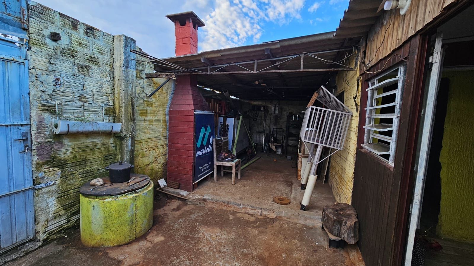 Casa para venda com 3 quartos e dois banheiros