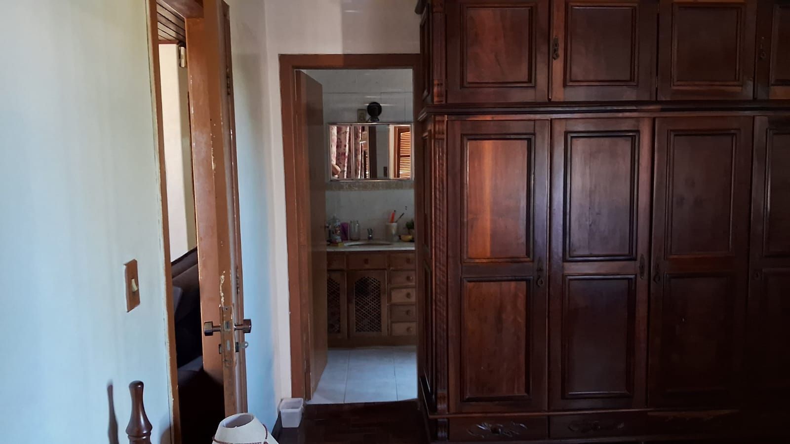 Casa a venda de três quartos com garagem e piscina