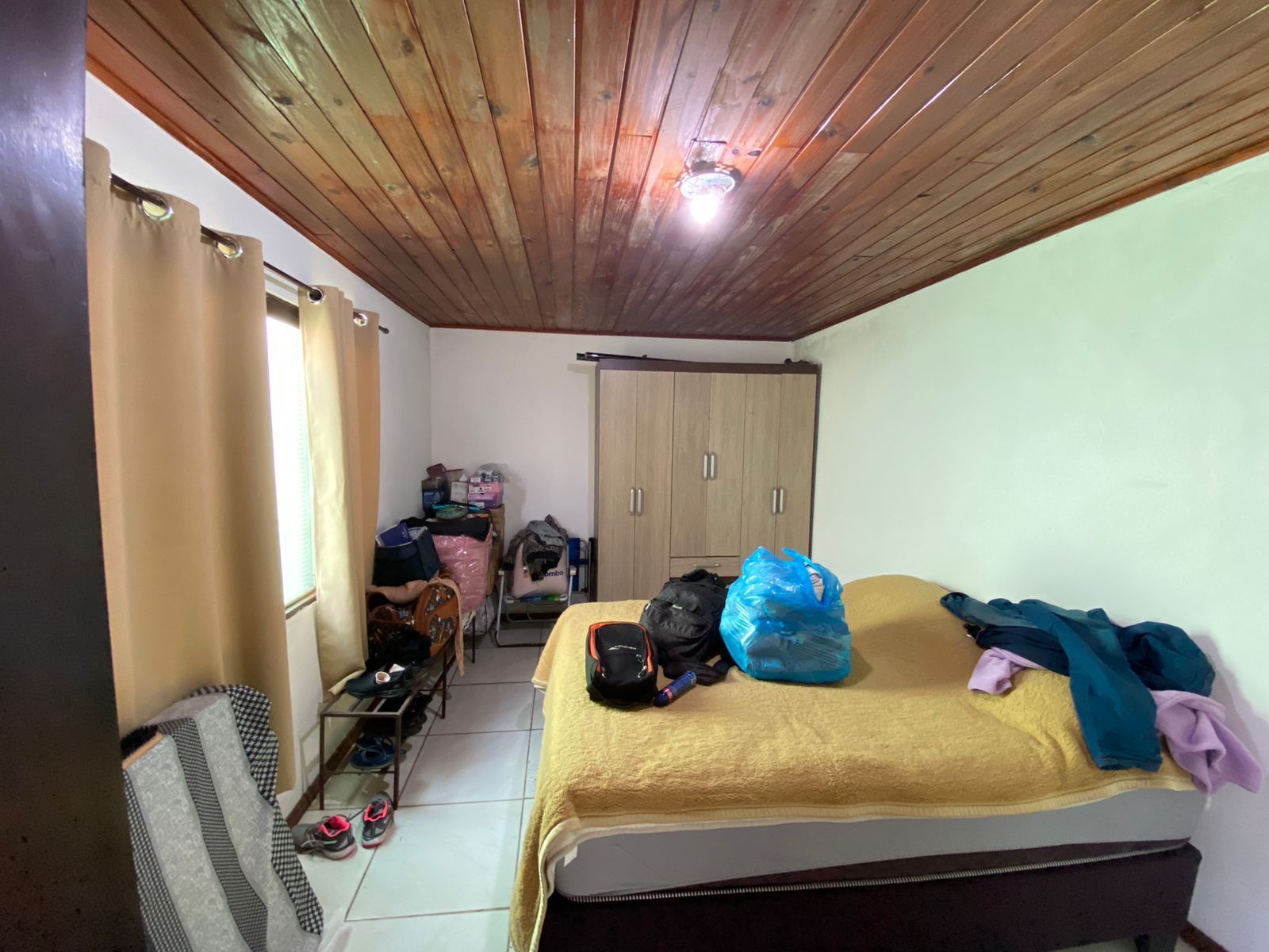 Casa à Venda Próxima ao Centro com 2 Dormitórios, 2 Banheiros e Pátio