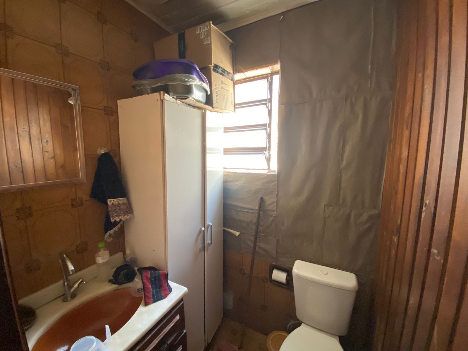 Casa à Venda Próxima ao Centro com 2 Dormitórios, 2 Banheiros e Pátio