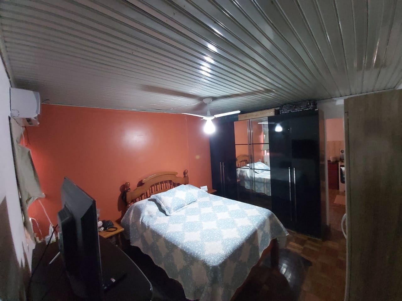 Casa com 1 Dormitórios à venda, por R$ 390.000,00 Casa com 1 Dormitórios à venda, por R$ 390.000,00