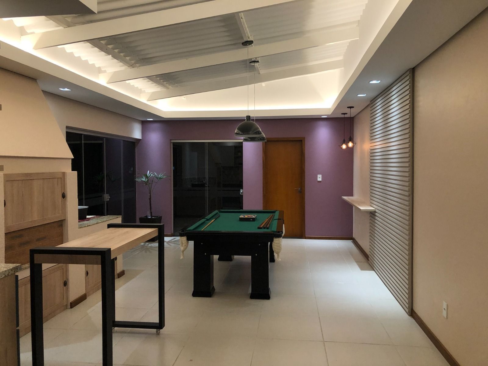 Casa a venda com 4 quartos e piscina além de posição solar p