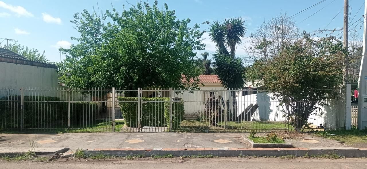 Casa à Venda com 4 Dormitórios, Pátio e Garagem Oportunidade