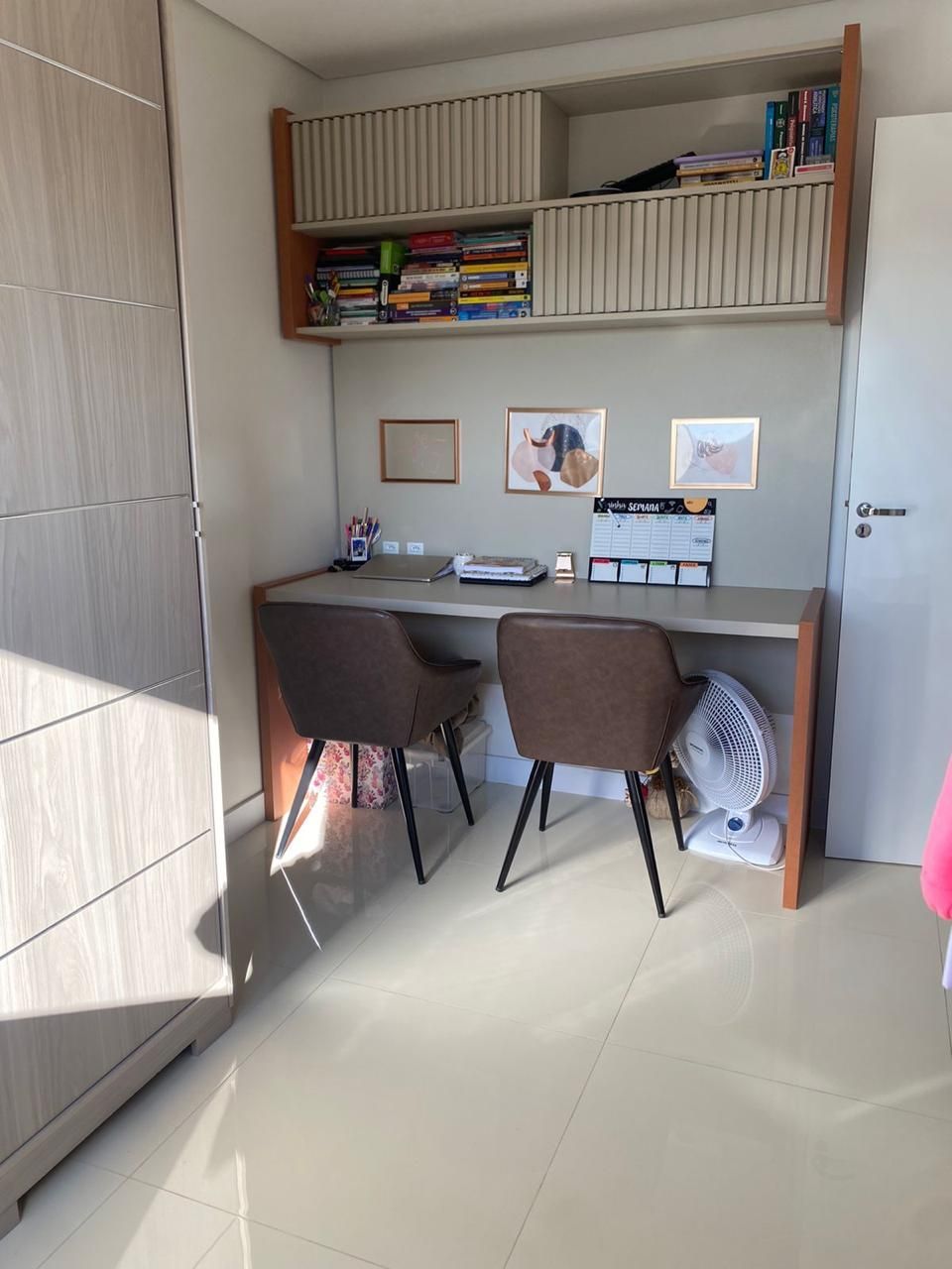 Apartamento à Venda no Bairro Ibirapuitã – 2 Quartos, Suíte e Garagem