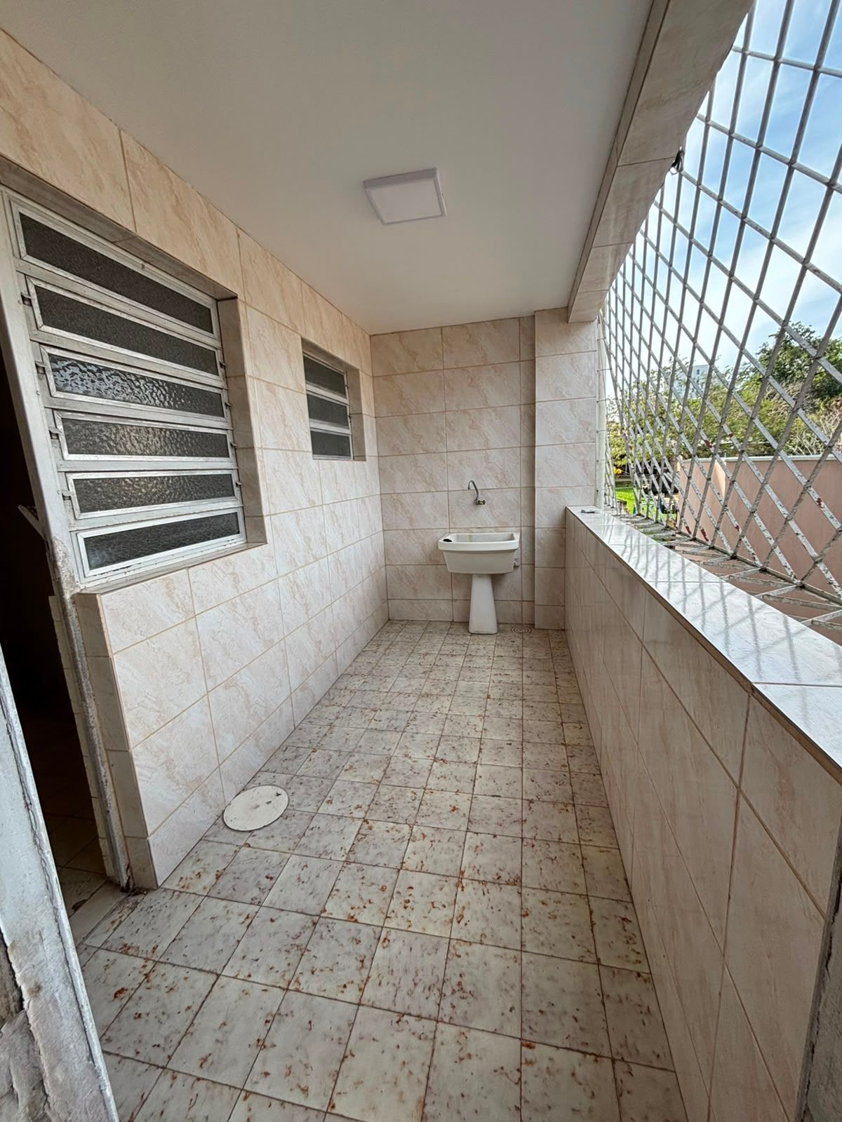 Apartamento com três dormitórios disponivel para locação, ce